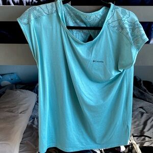 Medium teal Columbia T shirt never worn